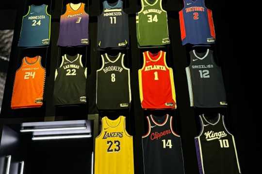 Nike与NBA和WNBA完成长达12年的球衣续约合同