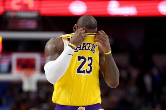 詹姆斯NBA常规赛出场数升至历史第三