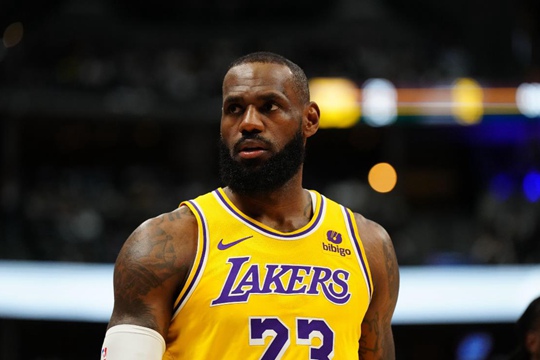 詹姆斯NBA常规赛出场数升至历史第三
